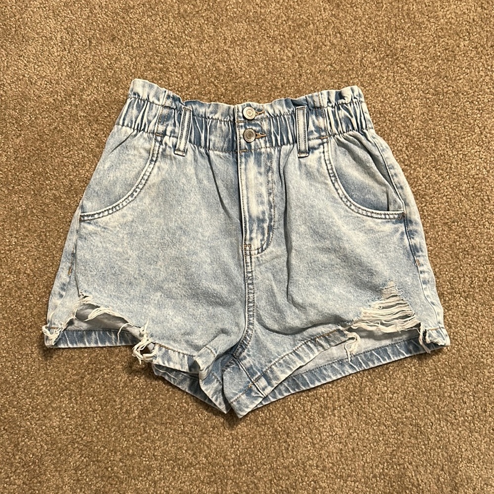 Light blue, high rise, SO jean shorts. In size 3/26w.